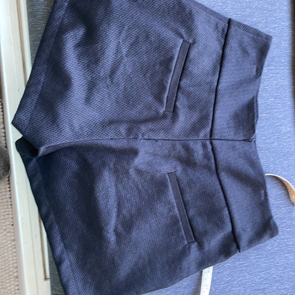 SOLD—-VINTAGE HIGH WAISTED SHORTS - Picture 5 of 6